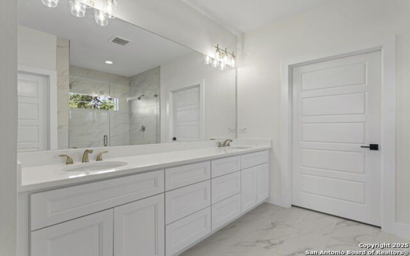 1901 Chateau, Kerrville, TX 78028, 2 Habitaciones Habitaciones , ,2 BañosBaños,Residential,En Venta,1901 Chateau,1878186