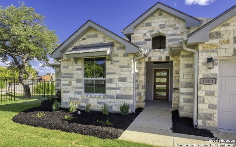 1901 Chateau, Kerrville, TX 78028, 2 Habitaciones Habitaciones , ,2 BañosBaños,Residential,En Venta,1901 Chateau,1878186
