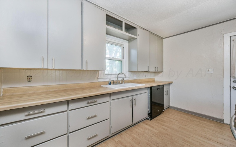 1009 S BRYAN Street, Amarillo, TX 79102-1305, 3 Bedrooms Bedrooms, ,1 BathroomBathrooms,Residential,For Sale,1009 S BRYAN Street,25-5694