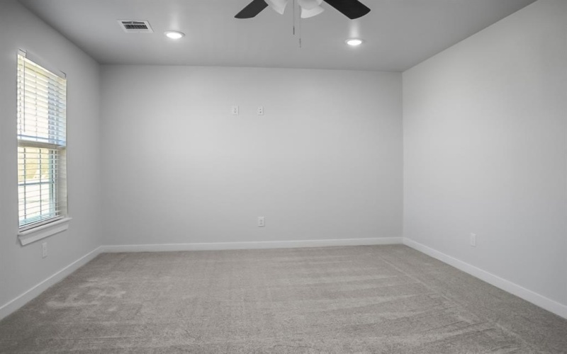 1009 E 1st North Street, Kaufman, TX 75142, 5 Bedrooms Bedrooms, ,2 BathroomsBathrooms,Residential,For Sale,1009 E 1st North Street,20962372