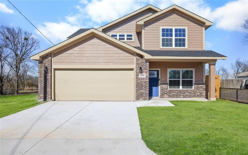 1009 E 1st North Street, Kaufman, TX 75142, 5 Bedrooms Bedrooms, ,2 BathroomsBathrooms,Residential,For Sale,1009 E 1st North Street,20962372
