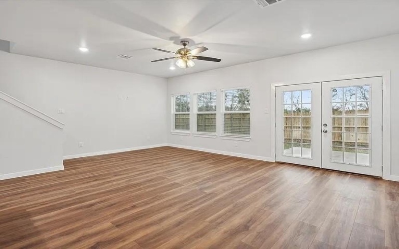 1009 E 1st North Street, Kaufman, TX 75142, 5 Bedrooms Bedrooms, ,2 BathroomsBathrooms,Residential,For Sale,1009 E 1st North Street,20962372