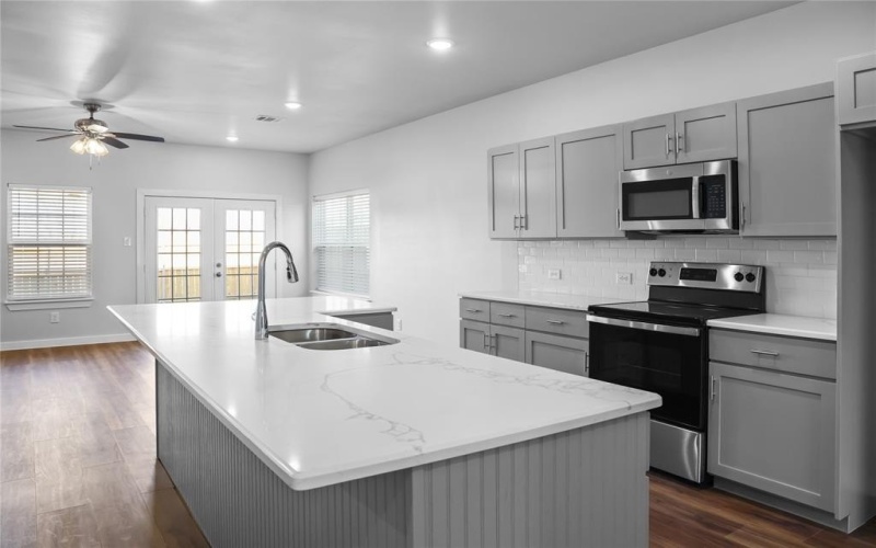 1009 E 1st North Street, Kaufman, TX 75142, 5 Bedrooms Bedrooms, ,2 BathroomsBathrooms,Residential,For Sale,1009 E 1st North Street,20962372
