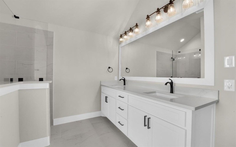 1044 Arbor Vista Drive, Azle, TX 76020, 4 Habitaciones Habitaciones , ,2 BañosBaños,Residential,En Venta,1044 Arbor Vista Drive,0,20976768