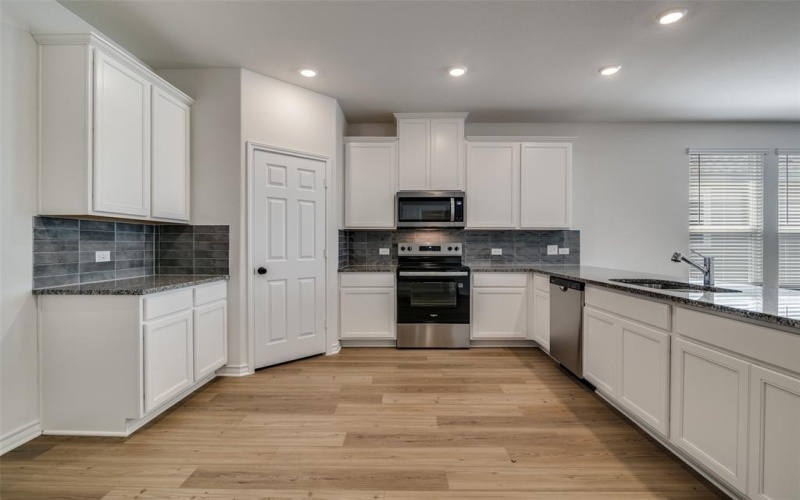 1525 Newsted Drive, Seagoville, TX 75159, 4 Bedrooms Bedrooms, ,2 BathroomsBathrooms,Residential,For Sale,1525 Newsted Drive,0,20978422