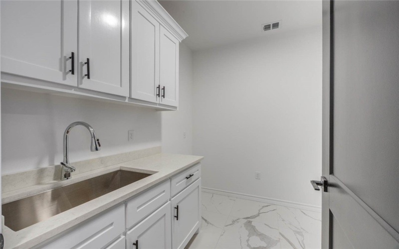 1365 Whitehand Court, Corpus Christi, TX 78415, 5 Bedrooms Bedrooms, ,3 BathroomsBathrooms,Residential,For Sale,1365 Whitehand Court,457689