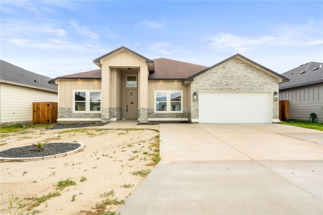 106 Traditions Drive, Rockport, TX 78382, 5 Bedrooms Bedrooms, ,3 BathroomsBathrooms,Residential,For Sale,106 Traditions Drive,457691