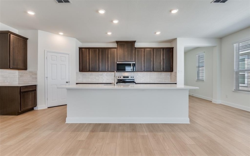 1516 Newsted Drive, Seagoville, TX 75159, 4 Bedrooms Bedrooms, ,2 BathroomsBathrooms,Residential,For Sale,1516 Newsted Drive,0,20979434