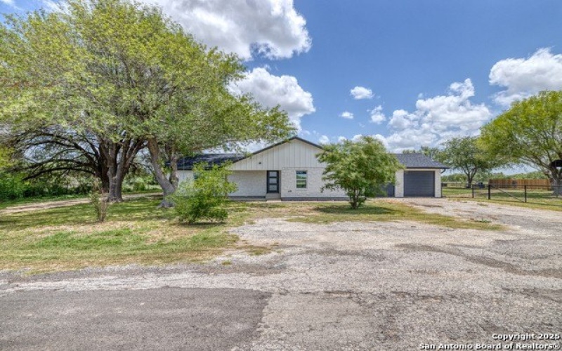 121 CR 367, Uvalde, TX 78801, 4 Habitaciones Habitaciones , ,3 BañosBaños,Residential,En Venta,121 CR 367,1878488