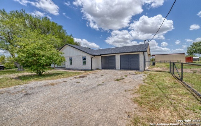 121 CR 367, Uvalde, TX 78801, 4 Habitaciones Habitaciones , ,3 BañosBaños,Residential,En Venta,121 CR 367,1878488