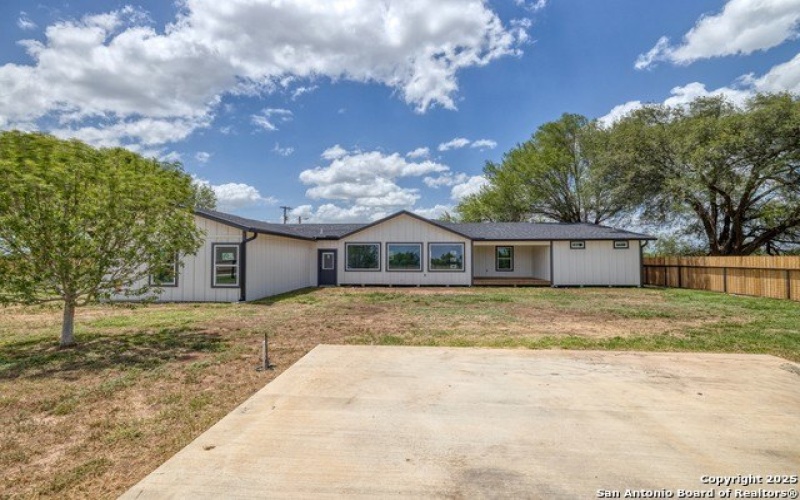 121 CR 367, Uvalde, TX 78801, 4 Habitaciones Habitaciones , ,3 BañosBaños,Residential,En Venta,121 CR 367,1878488