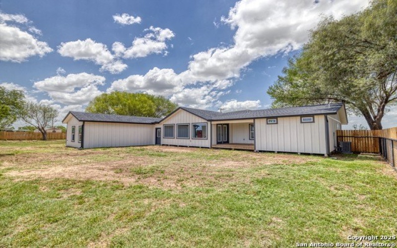 121 CR 367, Uvalde, TX 78801, 4 Habitaciones Habitaciones , ,3 BañosBaños,Residential,En Venta,121 CR 367,1878488