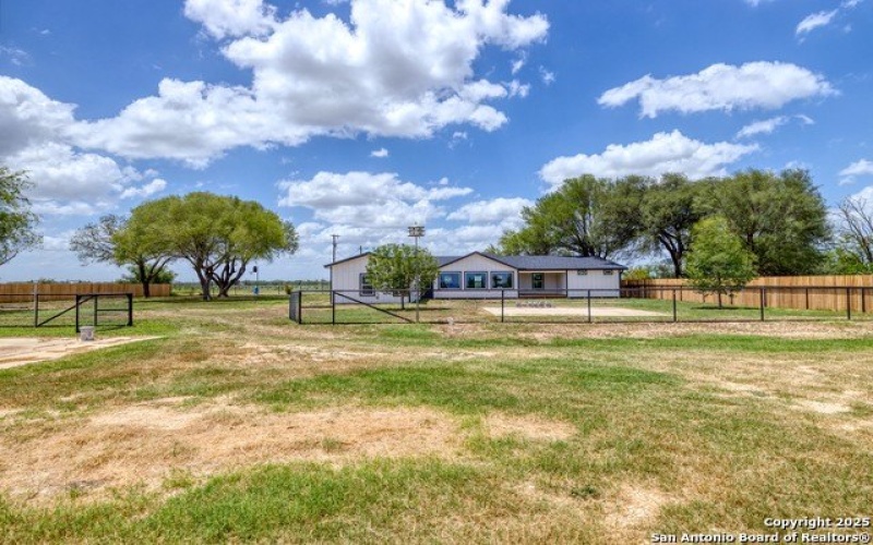 121 CR 367, Uvalde, TX 78801, 4 Habitaciones Habitaciones , ,3 BañosBaños,Residential,En Venta,121 CR 367,1878488