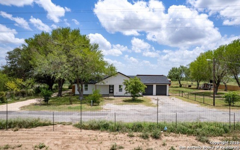 121 CR 367, Uvalde, TX 78801, 4 Habitaciones Habitaciones , ,3 BañosBaños,Residential,En Venta,121 CR 367,1878488