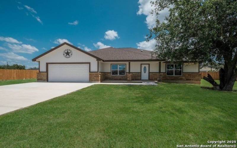 1020 County Road 4516, Castroville, TX 78009, 4 Habitaciones Habitaciones , ,2 BañosBaños,Residential,En Venta,1020 County Road 4516,1878689