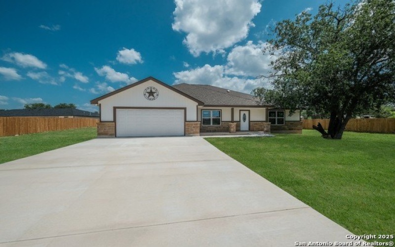 1020 County Road 4516, Castroville, TX 78009, 4 Habitaciones Habitaciones , ,2 BañosBaños,Residential,En Venta,1020 County Road 4516,1878689