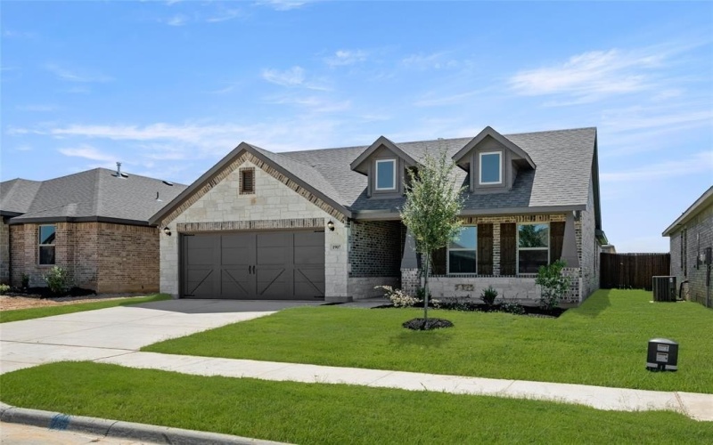 1907 Seminole, Cleburne, TX 76033, 3 Bedrooms Bedrooms, ,2 BathroomsBathrooms,Residential,For Sale,1907 Seminole,0,20979791