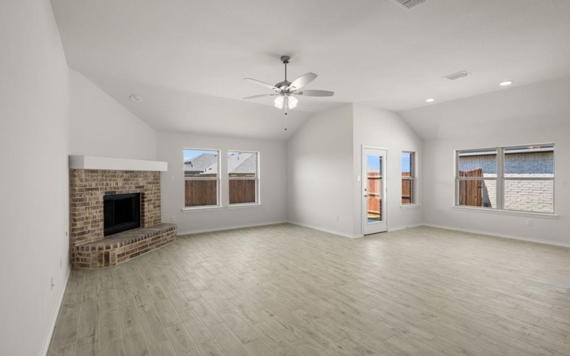 313 Comanche, Cleburne, TX 76033, 4 Habitaciones Habitaciones , ,2 BañosBaños,Residential,En Venta,313 Comanche,0,20979804