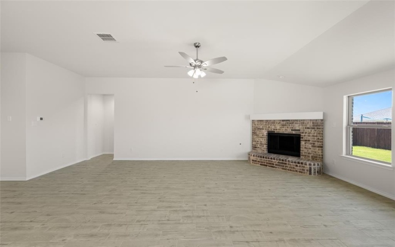 313 Comanche, Cleburne, TX 76033, 4 Habitaciones Habitaciones , ,2 BañosBaños,Residential,En Venta,313 Comanche,0,20979804