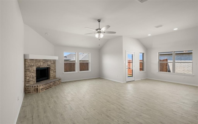 313 Comanche, Cleburne, TX 76033, 4 Habitaciones Habitaciones , ,2 BañosBaños,Residential,En Venta,313 Comanche,0,20979804