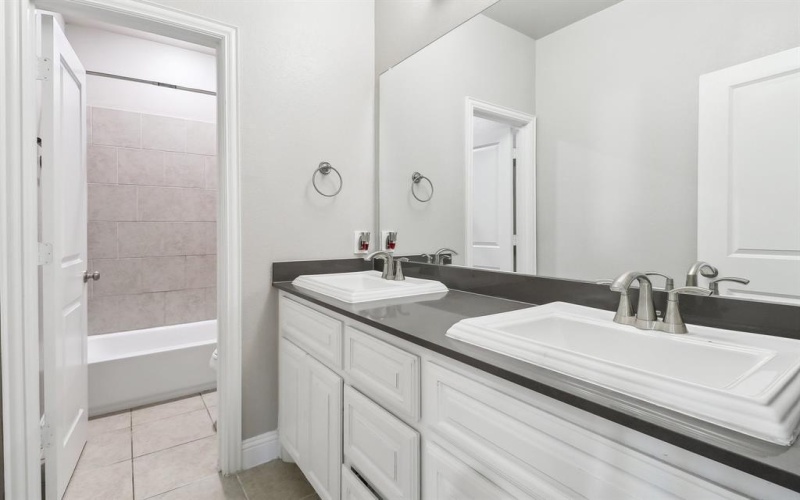 616 Windy Ridge Lane, Rockwall, TX 75087, 5 Habitaciones Habitaciones , ,5 BañosBaños,Residential,En Venta,616 Windy Ridge Lane,20808743