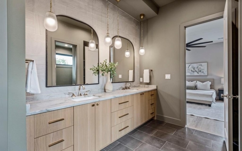 5746 Goodwin Avenue, Dallas, TX 75206, 4 Bedrooms Bedrooms, ,5 BathroomsBathrooms,Residential,For Sale,5746 Goodwin Avenue,20965248