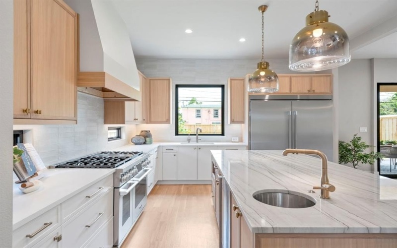 5746 Goodwin Avenue, Dallas, TX 75206, 4 Bedrooms Bedrooms, ,5 BathroomsBathrooms,Residential,For Sale,5746 Goodwin Avenue,20965248