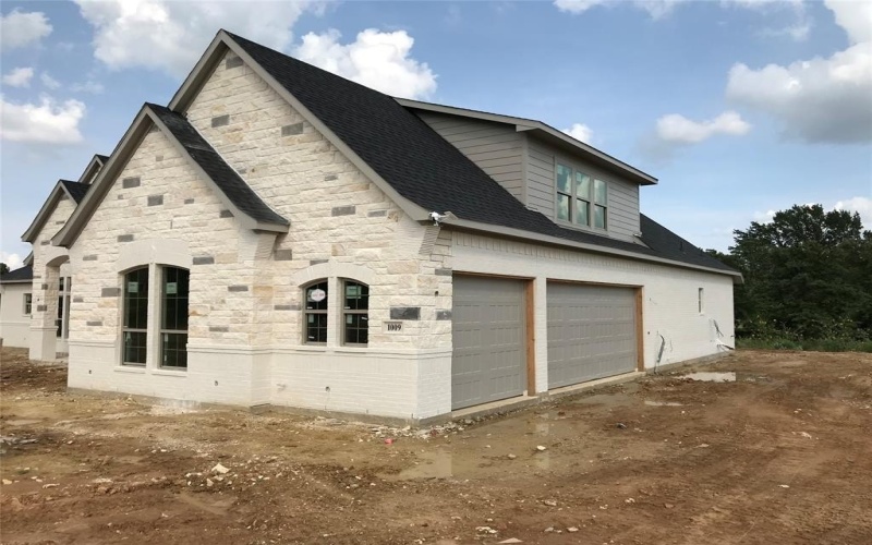 1009 Old Oaks Court, Weatherford, TX 76087, 4 Bedrooms Bedrooms, ,5 BathroomsBathrooms,Residential,For Sale,1009 Old Oaks Court,20978308