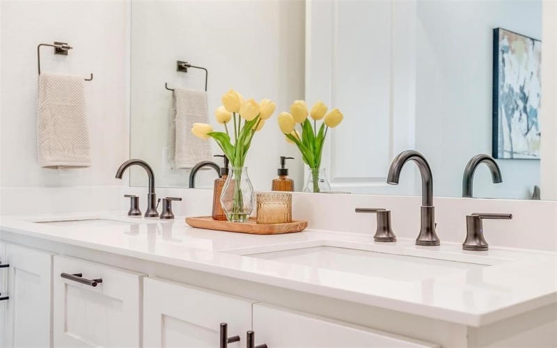 123 Thornton Street, Arlington, TX 76013, 2 Bedrooms Bedrooms, ,2 BathroomsBathrooms,Residential,For Sale,123 Thornton Street,20980178