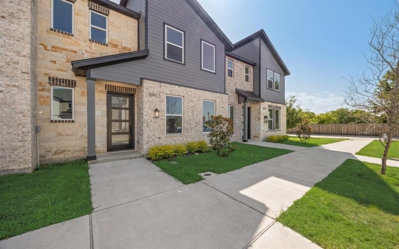 8913 Lowell Street, Rowlett, TX 75089, 3 Bedrooms Bedrooms, ,2 BathroomsBathrooms,Residential,For Sale,8913 Lowell Street,20980431