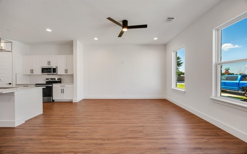 8913 Lowell Street, Rowlett, TX 75089, 3 Bedrooms Bedrooms, ,2 BathroomsBathrooms,Residential,For Sale,8913 Lowell Street,20980431