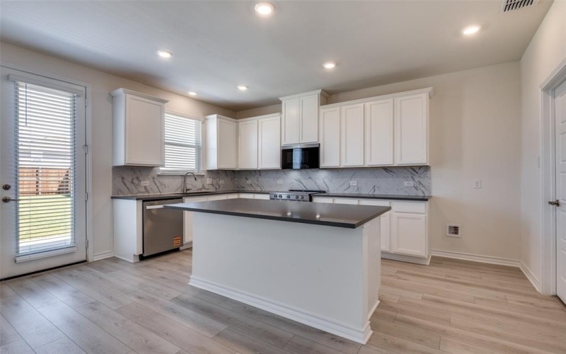 1512 Newsted Drive, Seagoville, TX 75159, 3 Bedrooms Bedrooms, ,2 BathroomsBathrooms,Residential,For Sale,1512 Newsted Drive,0,20980744