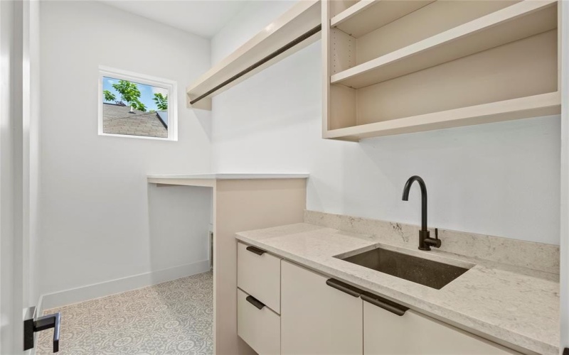 1706 Homeland Street, Dallas, TX 75212, 5 Bedrooms Bedrooms, ,5 BathroomsBathrooms,Residential,For Sale,1706 Homeland Street,20980881
