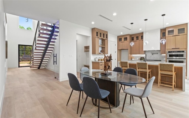 1706 Homeland Street, Dallas, TX 75212, 5 Bedrooms Bedrooms, ,5 BathroomsBathrooms,Residential,For Sale,1706 Homeland Street,20980881