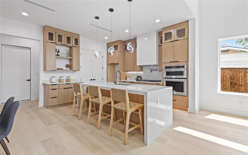 1706 Homeland Street, Dallas, TX 75212, 5 Bedrooms Bedrooms, ,5 BathroomsBathrooms,Residential,For Sale,1706 Homeland Street,20980881