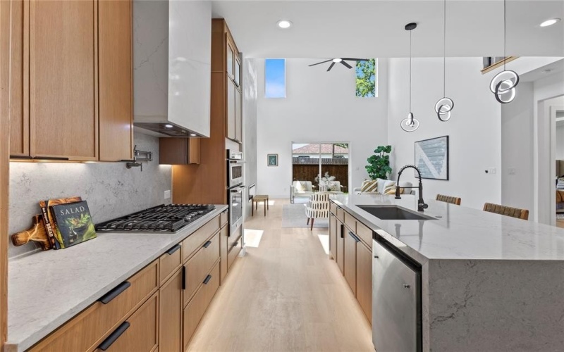1706 Homeland Street, Dallas, TX 75212, 5 Bedrooms Bedrooms, ,5 BathroomsBathrooms,Residential,For Sale,1706 Homeland Street,20980881