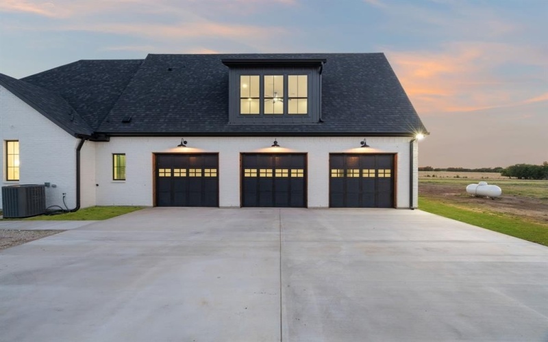 12100 Riek Road, Krum, TX 76249, 5 Bedrooms Bedrooms, ,5 BathroomsBathrooms,Residential,For Sale,12100 Riek Road,20981087
