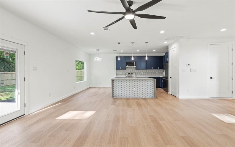 3403 Mundy Drive, Dallas, TX 75216, 5 Bedrooms Bedrooms, ,2 BathroomsBathrooms,Residential,For Sale,3403 Mundy Drive,20981246