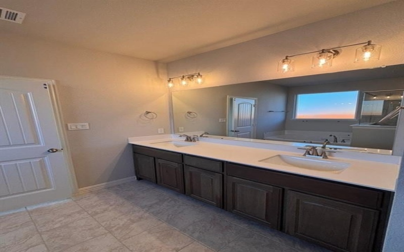 2020 Velora Drive, Fort Worth, TX 76052, 5 Habitaciones Habitaciones , ,3 BañosBaños,Residential,En Venta,2020 Velora Drive,20981521