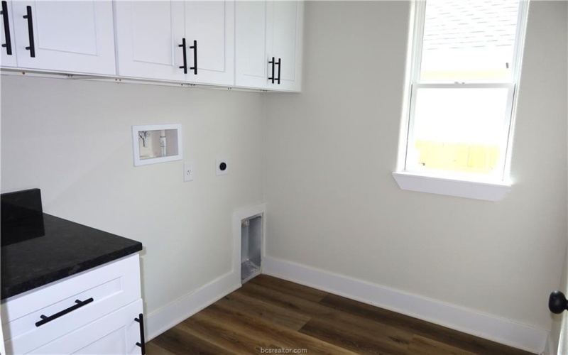 1977 Cambria Drive, Bryan, TX 77807, 3 Bedrooms Bedrooms, ,2 BathroomsBathrooms,Residential,For Sale,1977 Cambria Drive,25007359