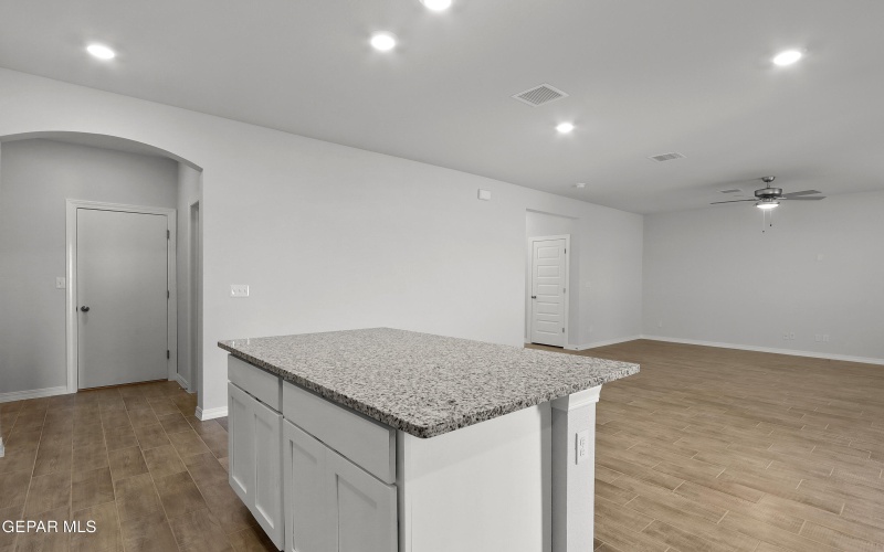 13972 Thunder Sky Avenue, El Paso, TX 79928, 4 Habitaciones Habitaciones , ,2 BañosBaños,Residential,En Venta,13972 Thunder Sky Avenue,925309