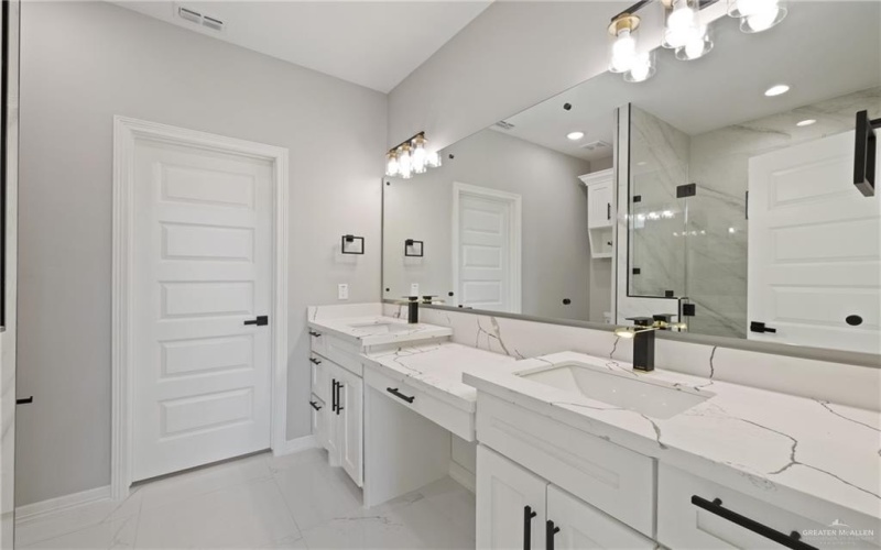 1836 N Yellowwood Street, San Juan, TX 78589, 4 Bedrooms Bedrooms, ,3 BathroomsBathrooms,Residential,For Sale,1836 N Yellowwood Street,474579