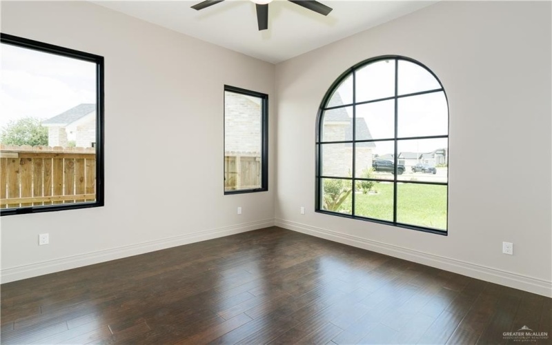 8151 N 55th Lane, McAllen, TX 78504, 4 Habitaciones Habitaciones , ,3 BañosBaños,Residential,En Venta,8151 N 55th Lane,474580