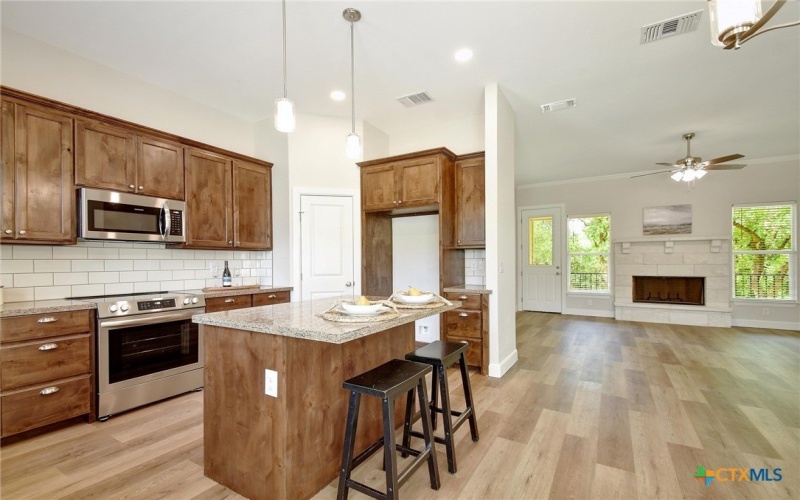2109 Meadow View Drive, San Marcos, TX 78666, 3 Habitaciones Habitaciones , ,2 BañosBaños,Residential,En Venta,2109 Meadow View Drive,584456