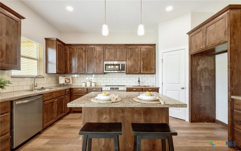 2109 Meadow View Drive, San Marcos, TX 78666, 3 Habitaciones Habitaciones , ,2 BañosBaños,Residential,En Venta,2109 Meadow View Drive,584456