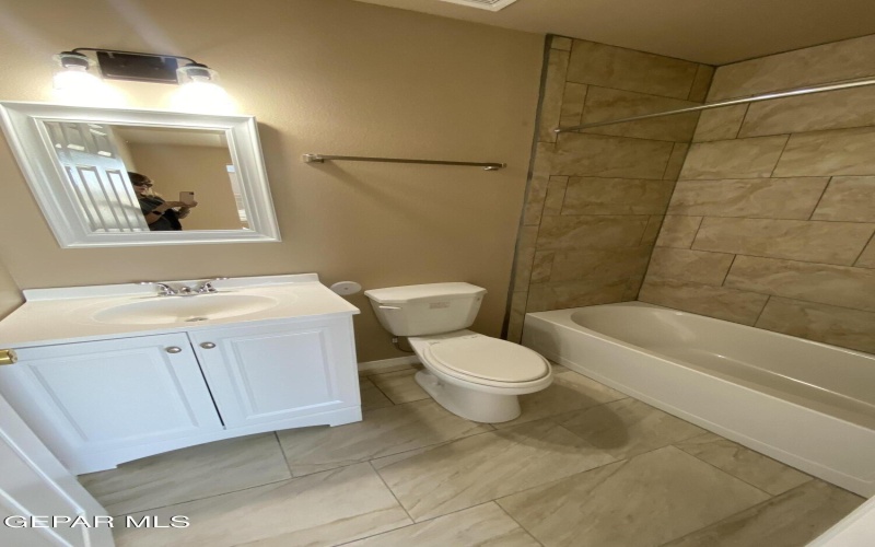 8423 LEO Street unit: B #B, El Paso, TX 79904, 3 Habitaciones Habitaciones , ,2 BañosBaños,Residential Multi Family,En Venta,8423 LEO Street unit: B,925340