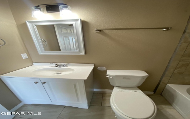 8423 LEO Street unit: B #B, El Paso, TX 79904, 3 Habitaciones Habitaciones , ,2 BañosBaños,Residential Multi Family,En Venta,8423 LEO Street unit: B,925340