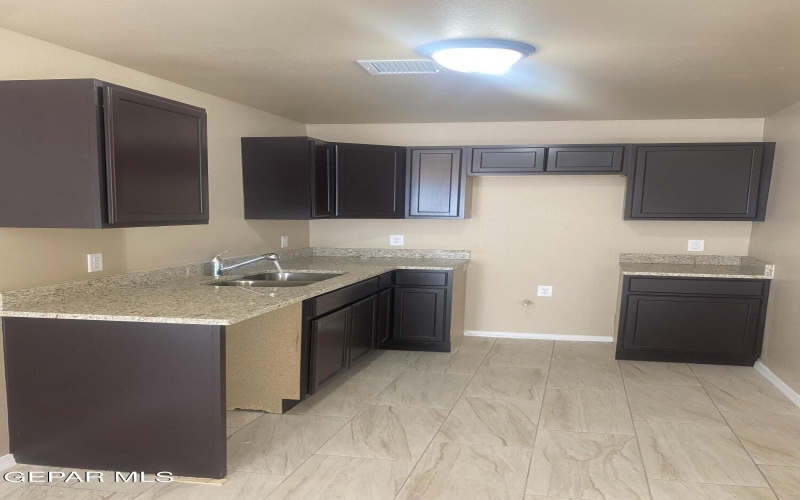 8423 LEO Street unit: B #B, El Paso, TX 79904, 3 Habitaciones Habitaciones , ,2 BañosBaños,Residential Multi Family,En Venta,8423 LEO Street unit: B,925340