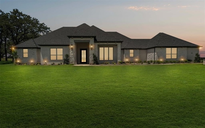 548 Royal Santana Run, Weatherford, TX 76087, 4 Bedrooms Bedrooms, ,3 BathroomsBathrooms,Residential,For Sale,548 Royal Santana Run,20951083
