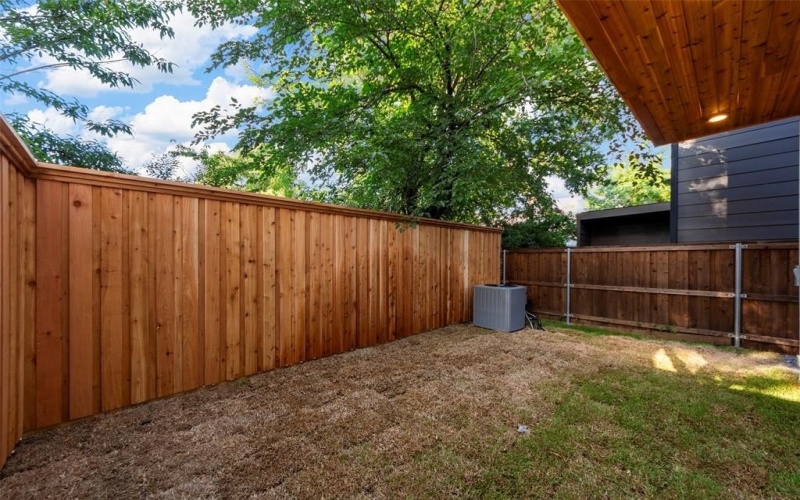 1113 Muncie Avenue, Dallas, TX 75212, 3 Bedrooms Bedrooms, ,3 BathroomsBathrooms,Residential,For Sale,1113 Muncie Avenue,20959740